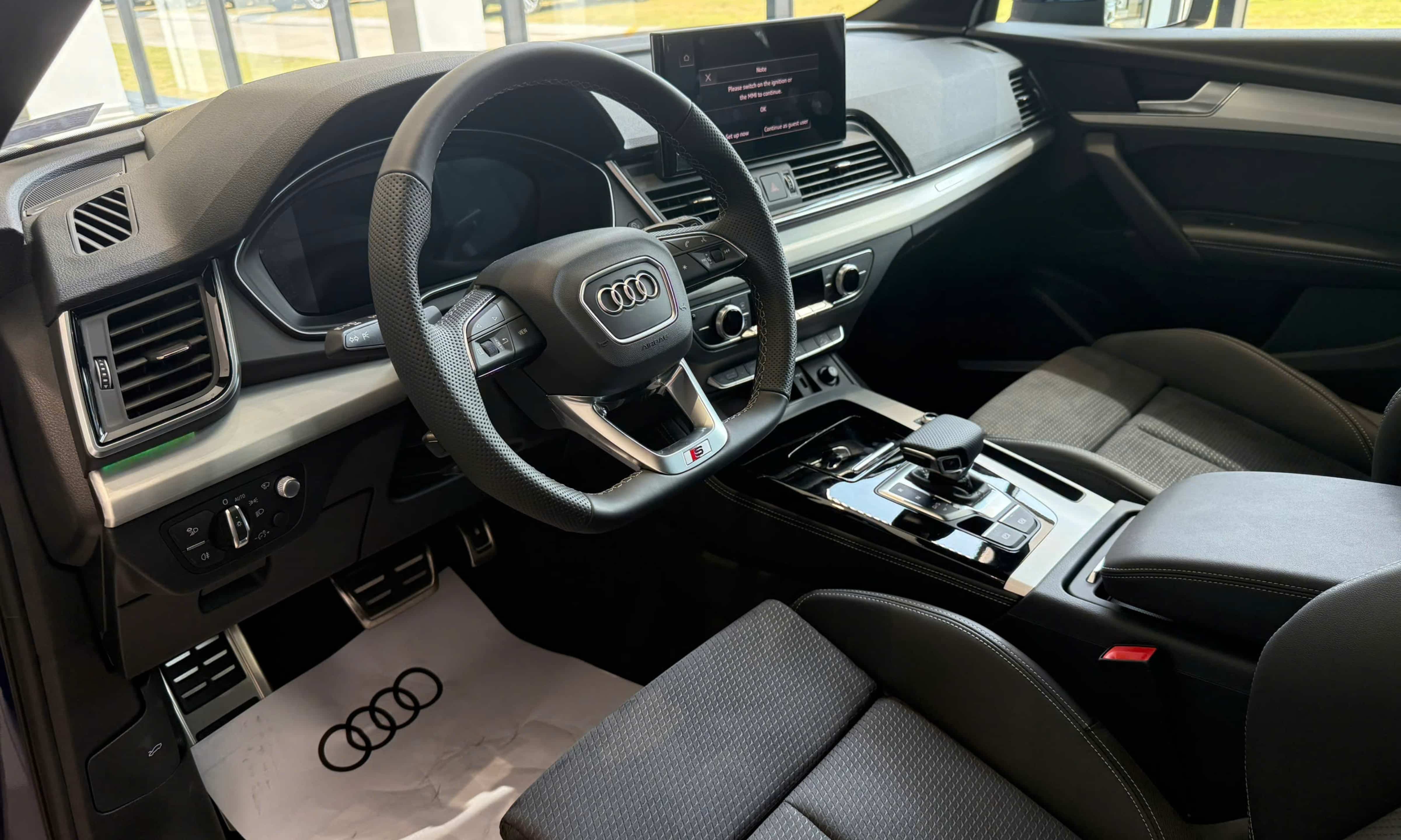 Không gian nội thất Audi Q8 thiết kế rộng rãi và sang trọng