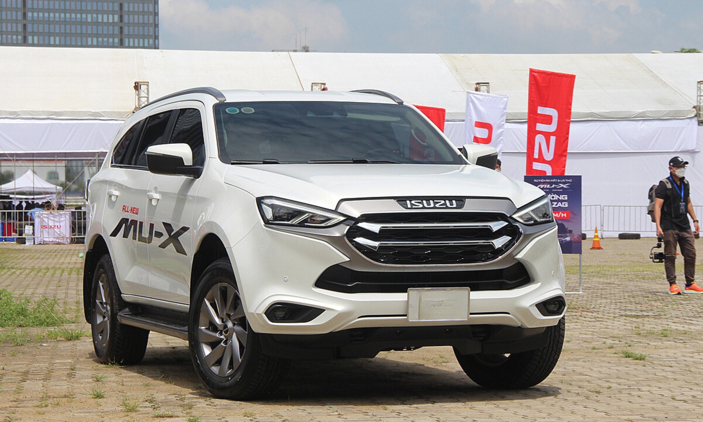 Ngoai that Isuzu Mu X 1