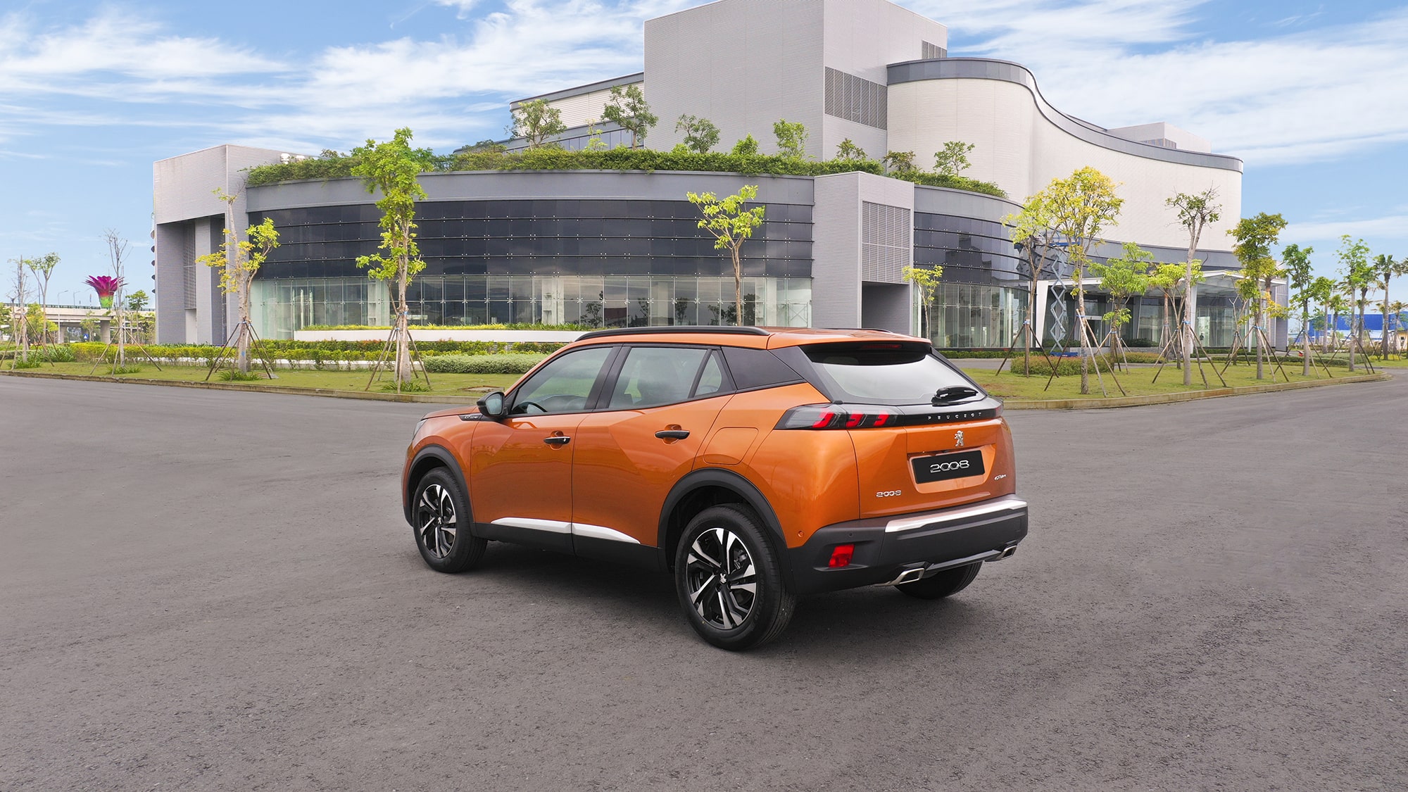 Thân xe Peugeot 2008 là tổng hòa của những đường nét khỏe khoắn và sự tinh tế sang trọng
