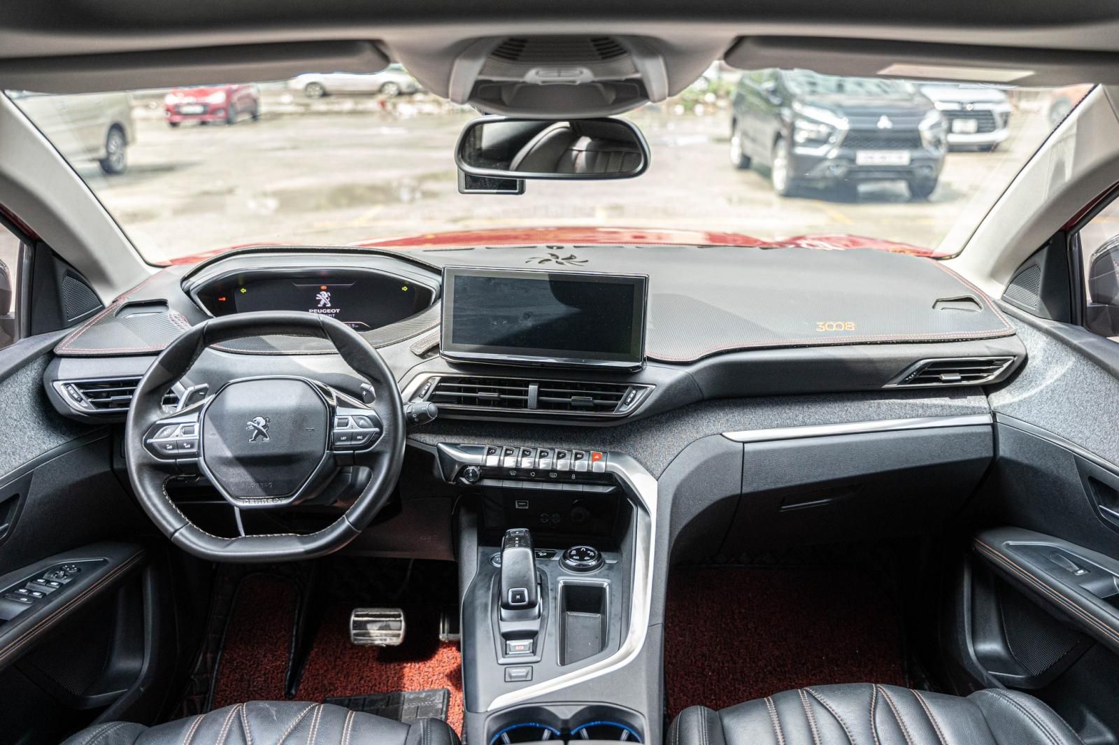 Không gian bên trong 3008 khoác lên mình ngôn ngữ i-Cockpit đặc trưng của riêng thương hiệu “sư tử Pháp”
