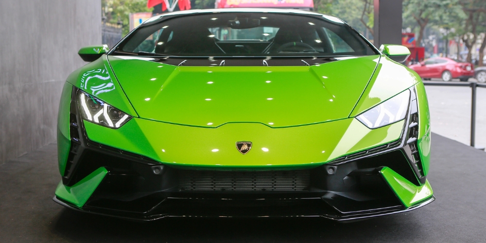Đầu xe Lamborghini Huracan hầm hố