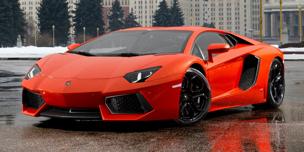 Lamborghini Aventador lần đầu tiên ra mắt vào năm 2011 tại triển lãm Geneva Motor Show